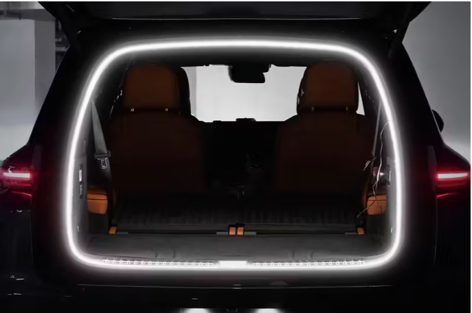 Bandă LED Auto pentru Portbagaj – Iluminare Puternică, Consum Redus, Montaj Rapid